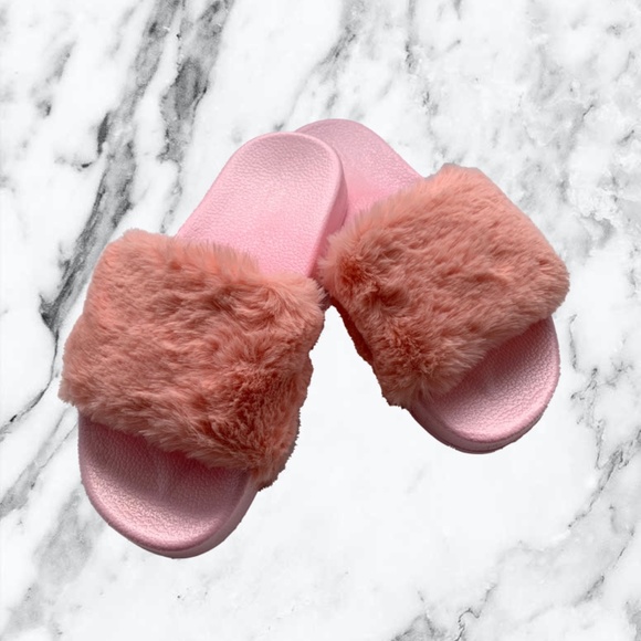 NEW Faux Fur Pink Slides - Picture 1 of 7